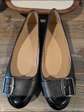 Naturalizer Black Buckle-Front Women's Ballet Flats